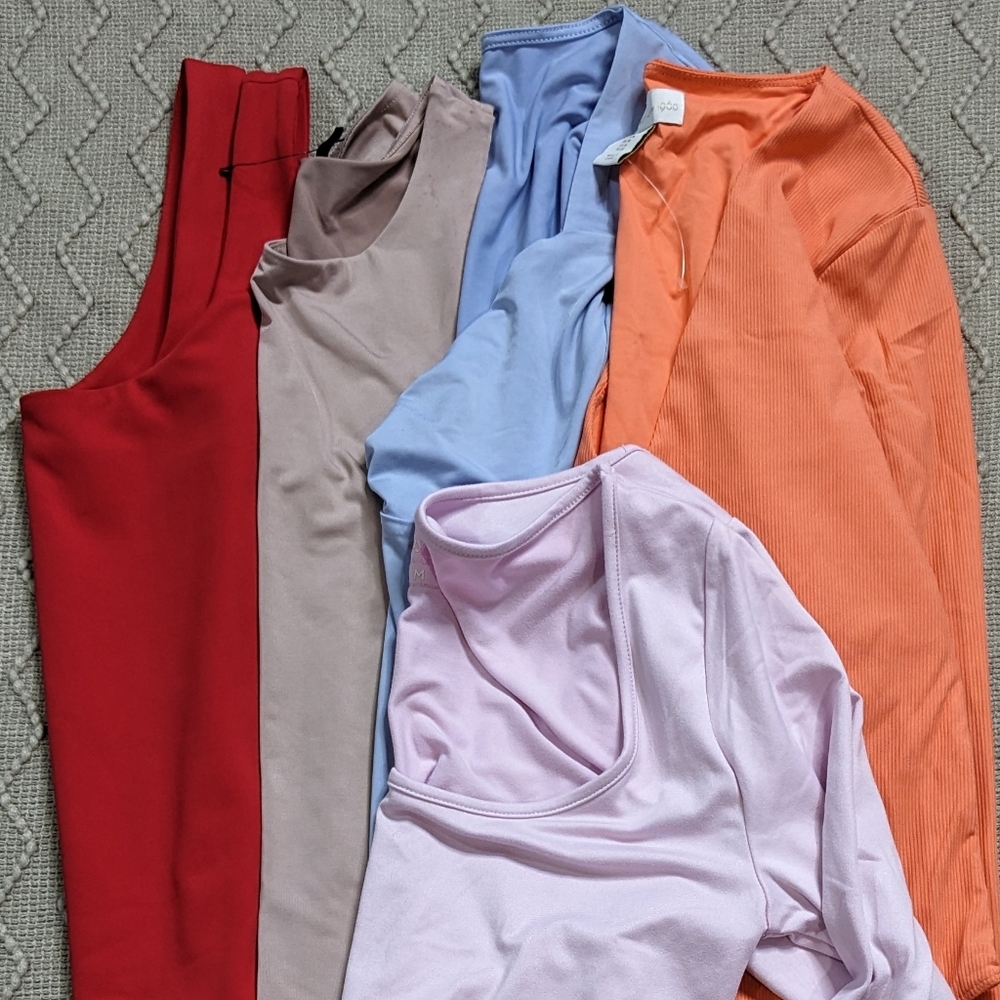 Women's bodysuit and tshirt bundle medium